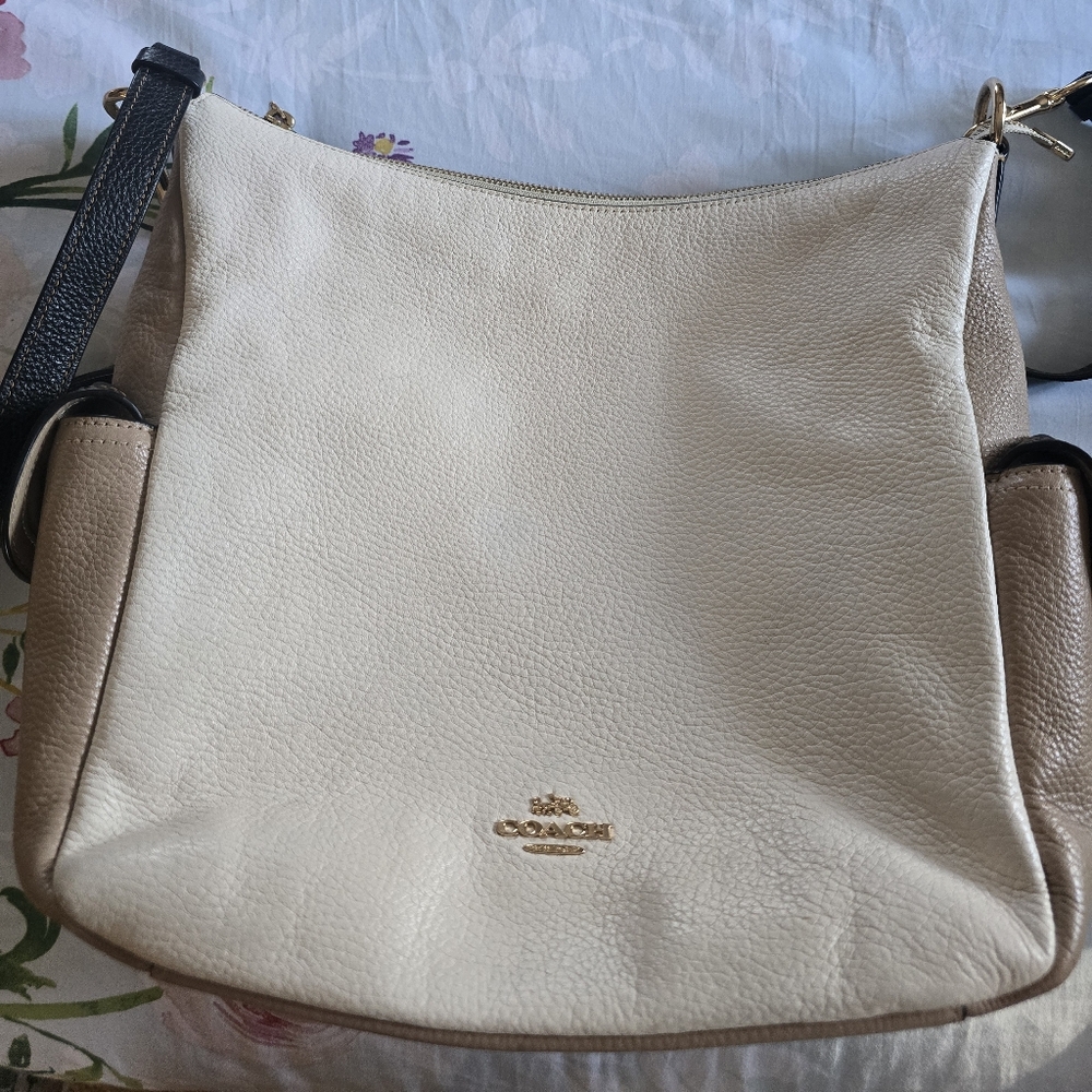 COACH PEBBLE LEATHER SHOULDER BAG, LIKE NEW TAN-TAUPE-BROWN, POCKETS, LINED